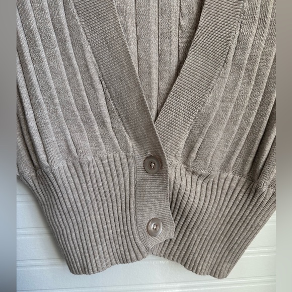 Dynamite cropped 2 button cardigan - Picture 3 of 4